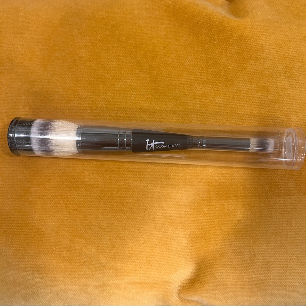 NWT It Cosmetics Heavenly Luxe™ Complexion Perfection Brush #7
